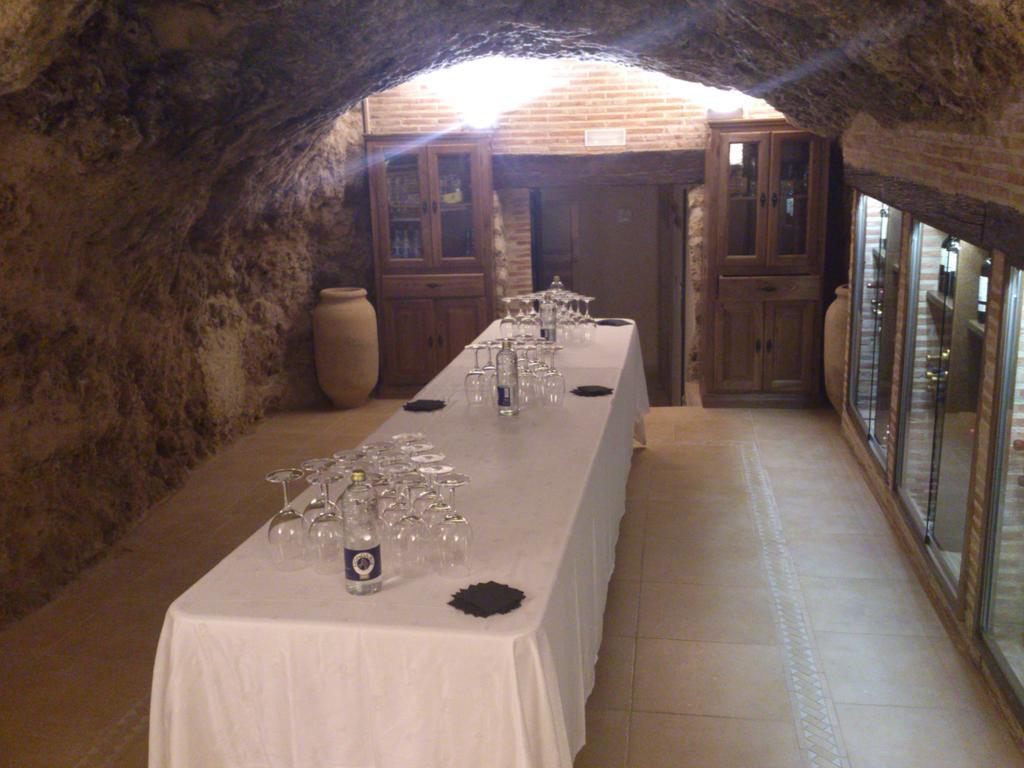 Hostal Restaurante La Muralla Oña 外观 照片