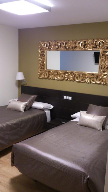Hostal Restaurante La Muralla Oña 外观 照片