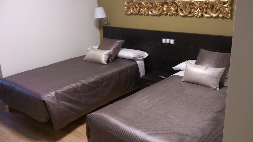 Hostal Restaurante La Muralla Oña 外观 照片
