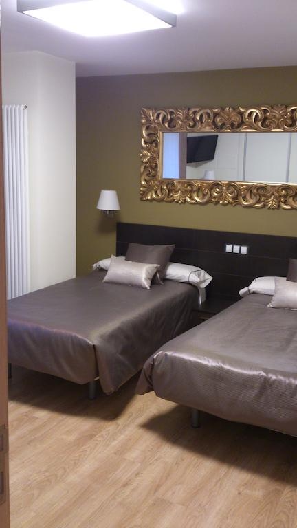 Hostal Restaurante La Muralla Oña 客房 照片