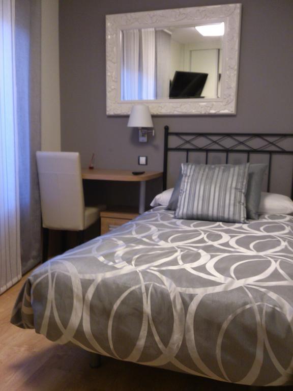 Hostal Restaurante La Muralla Oña 客房 照片